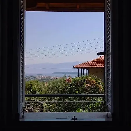 Spacious Traditional Lägenhet Neochori (Lefkada)